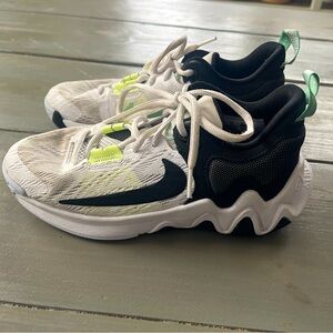 Size 4Y Basketball Giannis Shoes - GUC
